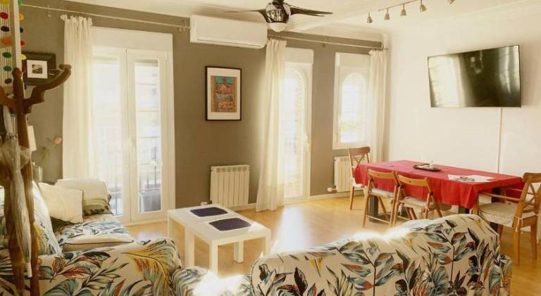 Pleasant holiday apartment | Close to Cathedral-Basilica of Our Lady of the Pillar | Perfect for remote work | Pet-friendly in Zaragoza
