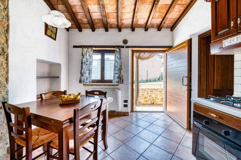 Farmhouse 'Casale Storico XVII Sec - Girasole' with Mountain View, Shared Pool and Wi-Fi — photo 3