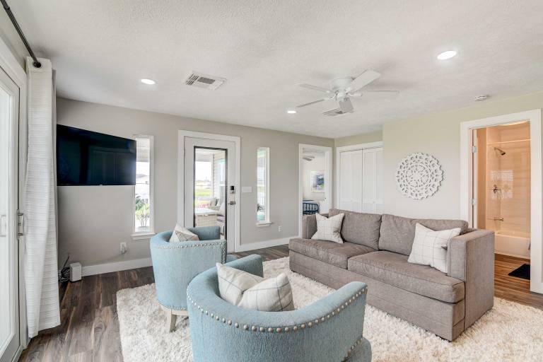 Walk to Beach & Bay: Galveston Home w/ Pier Access — photo 5