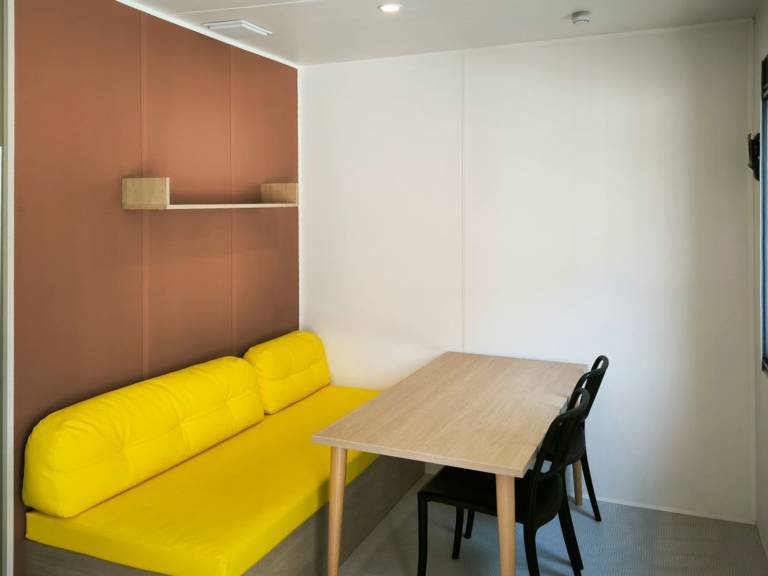 Mobile home with pool — photo 3