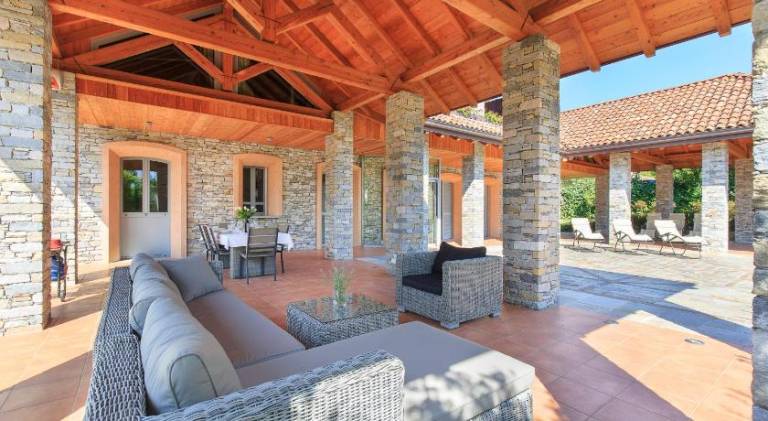 Villa with hot tub & pool — photo 3