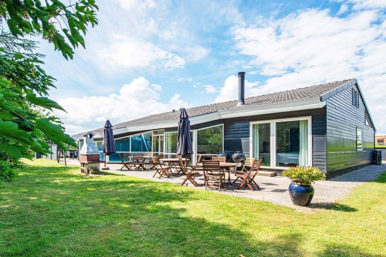 Pleasant house with terrace, pool & sauna | Pets are welcome in Ebeltoft