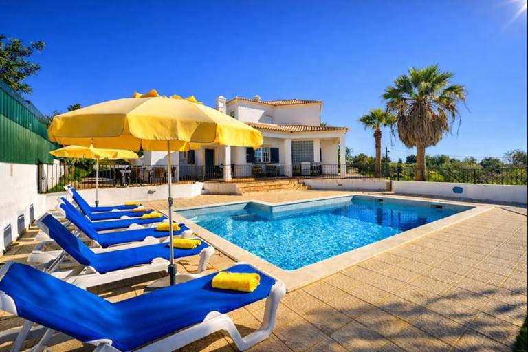 Children-friendly charming villa with private pool, garden & patio | Suitable for remote work | Pets are welcome in Albufeira