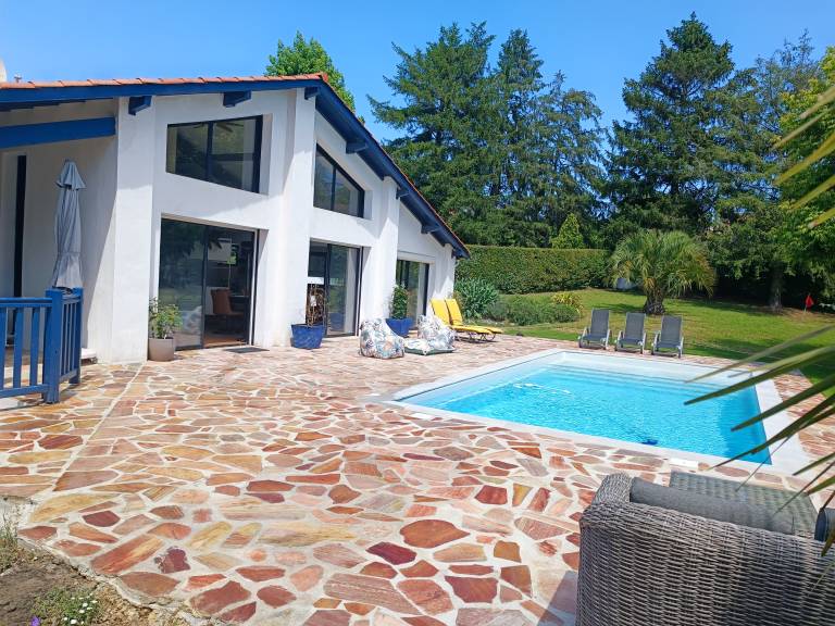 Holiday apartment with garden, terrace & barbeque | Pool view — photo 4