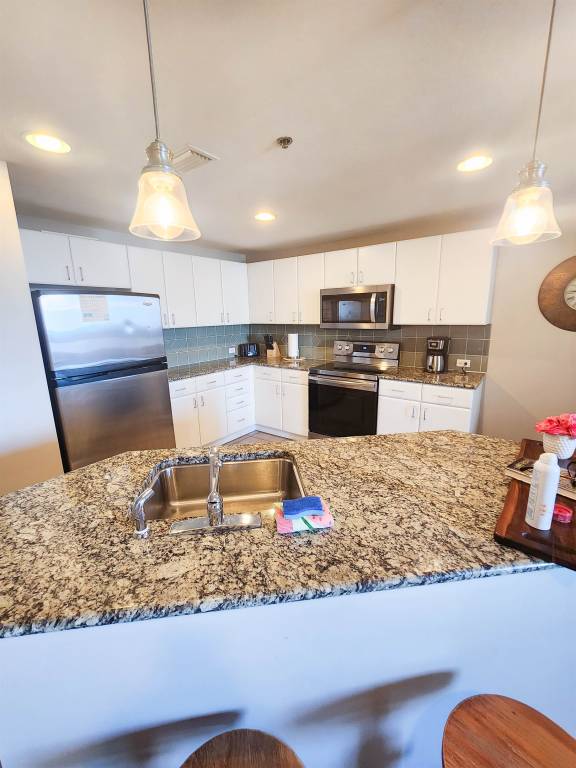 Condo with BBQ, pool & jacuzzi | Beach view — photo 3