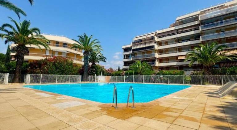 Holiday apartment with pool | Beach nearby | Pets are welcome in Fréjus