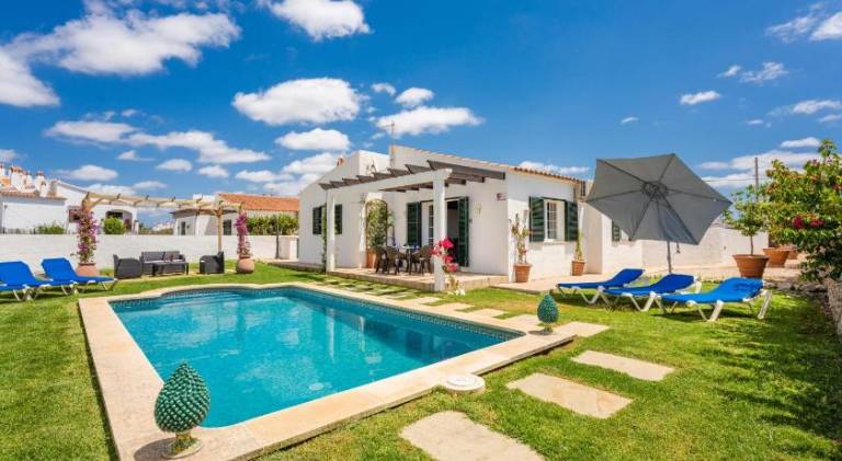 Villa with yard, private pool & terrace | Beach nearby | Pets allowed in Alayor