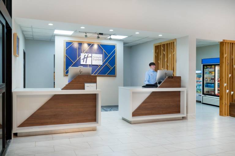 Holiday Inn Express Pratt By IHG — photo 5
