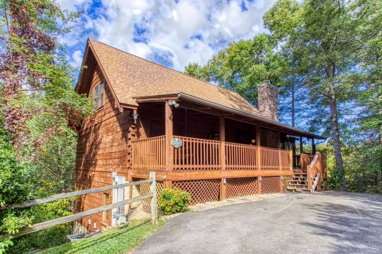 Cabin with private pool in Pigeon Forge, TN