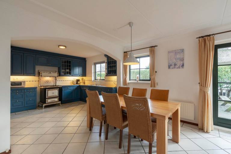 Fully equipped villa with patio & yard | Pets are welcome — photo 3