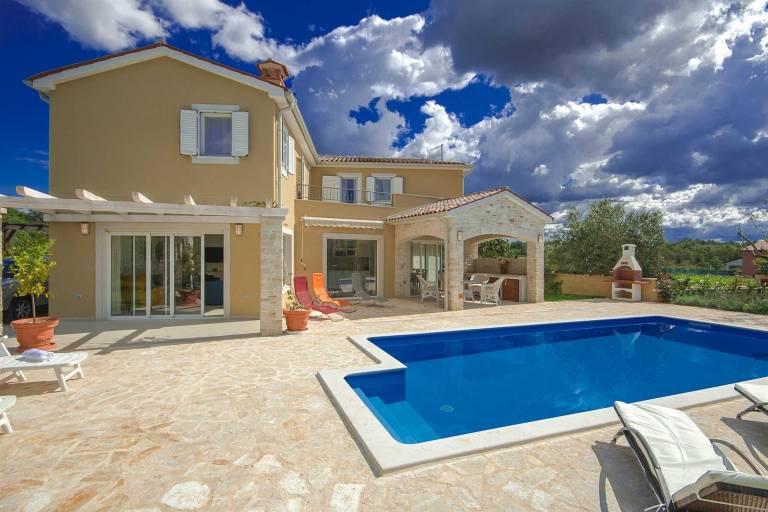 Family-oriented nice villa with garden, barbeque & pool | Pool view | Pet-friendly — photo 5