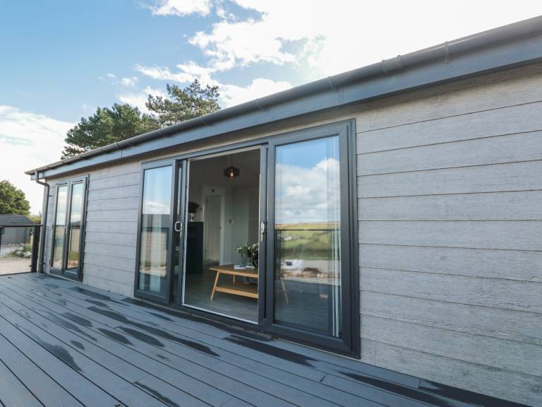 Fully equipped pleasant cottage with yard | Pet-friendly — photo 2