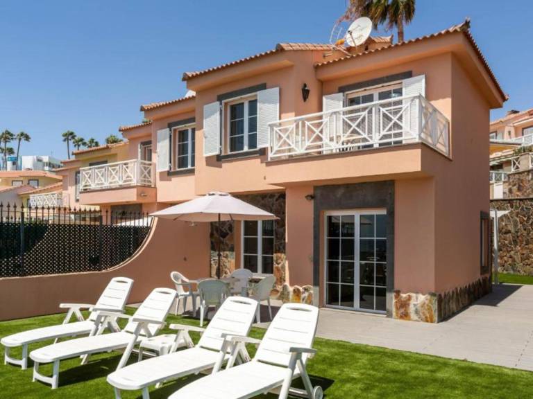 House with pool, BBQ & patio | Sea view | Perfect for remote work — photo 2