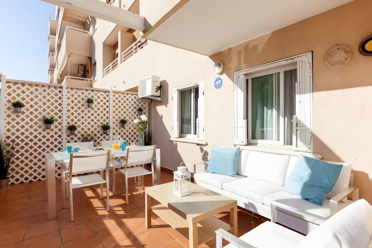 Apartment 'Jardines De Playa Gandia' with Shared Pool, Wi-Fi and Air Conditioning — photo 3