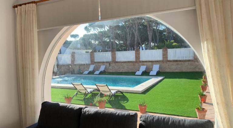 Villa with barbecue, patio & private pool — photo 2