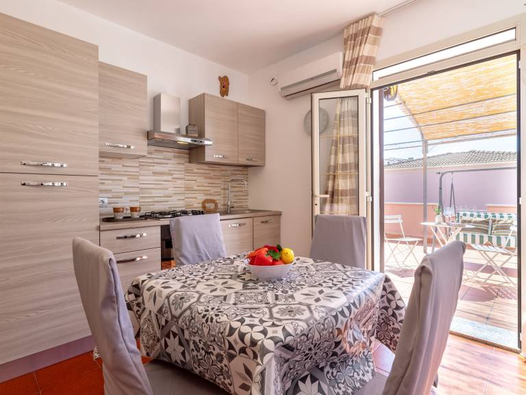 Rental apartment with patio — photo 3