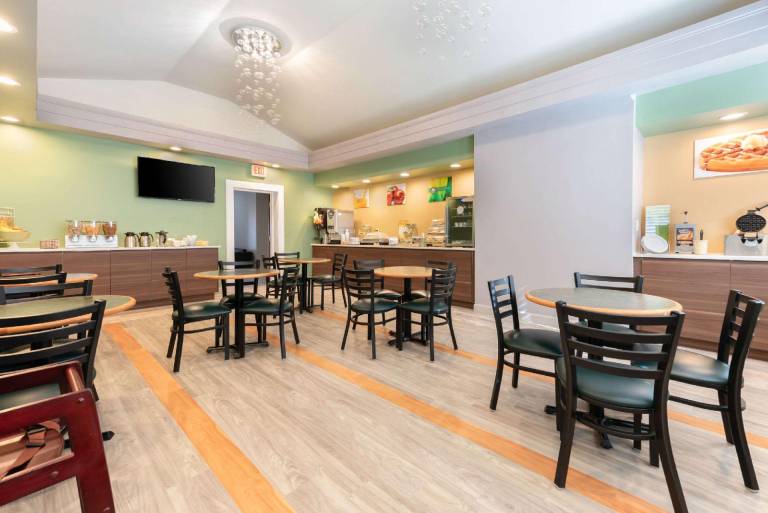 Quality Inn Fairborn near Wright Patterson AFB — photo 2