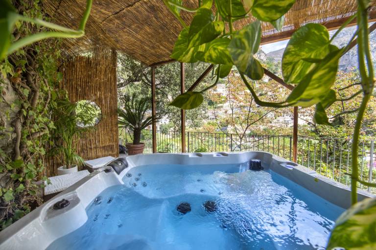 Fully equipped villa with hot tub, sauna & patio | Mountain view | Next to the beach | Pets allowed — photo 3