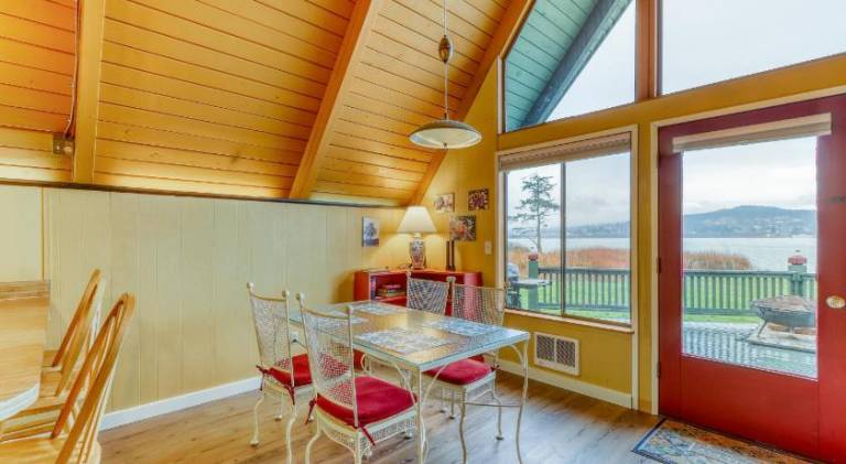 Charming house with yard | Pets allowed — photo 4