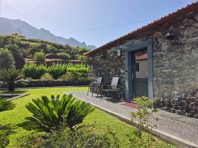 Beautiful house with yard | Mountain view | Suitable for remote work | Dogs allowed in Sao Vicente