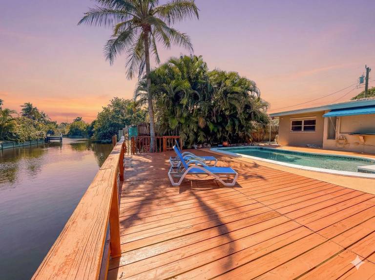 Waterfront Florida Vibes and Views King Bed