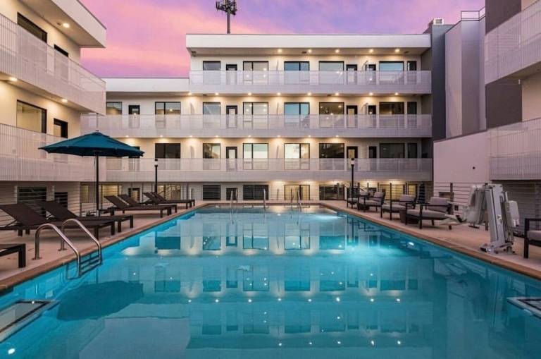Condo  Edgehill