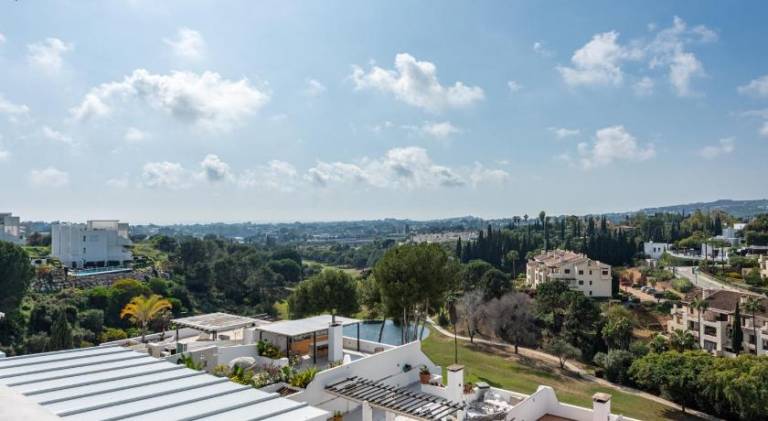 Apartment with pool, BBQ & patio | Perfect for remote work — photo 4