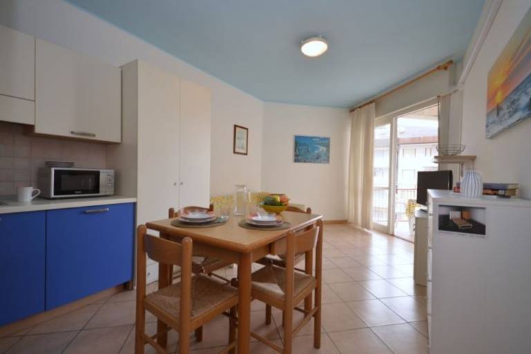 Studio with pool, garden & patio | City view — photo 4