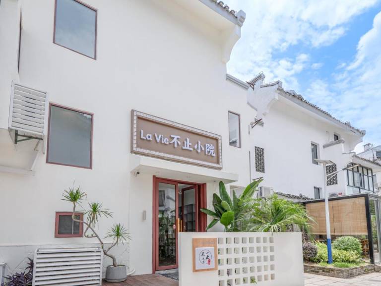Lovely villa with jacuzzi | Pets allowed in Guilin