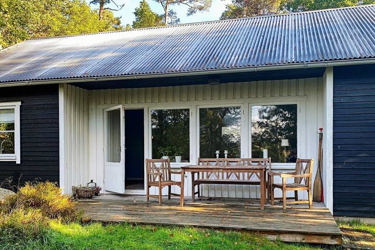 Vacation home with terrace & BBQ | Pet-friendly — photo 2