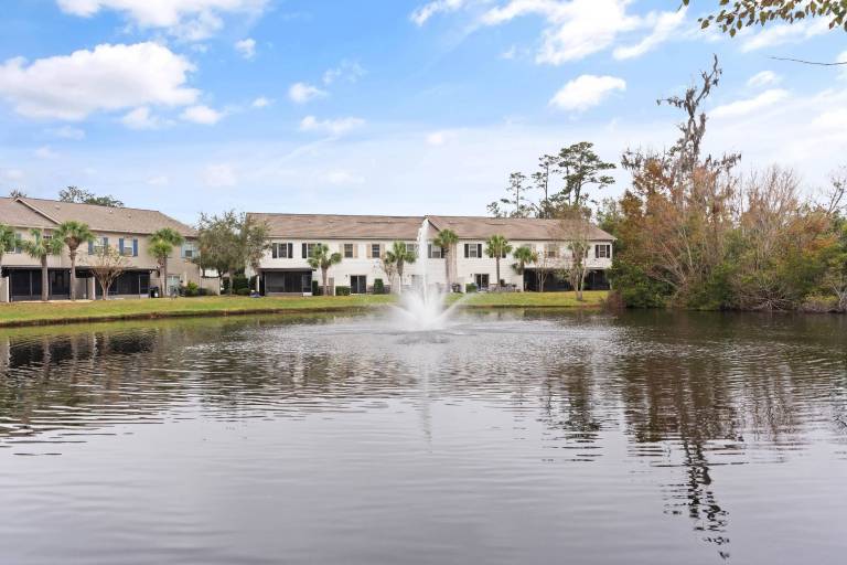 Child-friendly vacation home with pool & barbeque | City view | Dogs allowed — photo 3