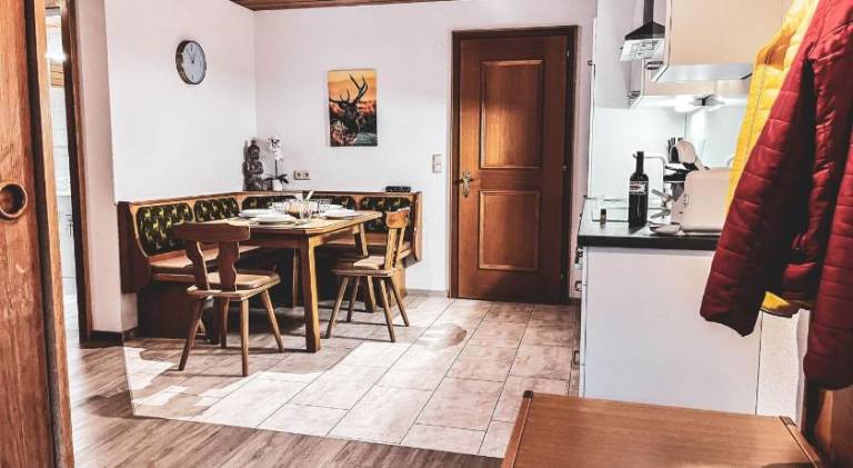 Holiday apartment with yard & patio — photo 5