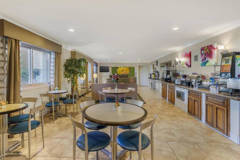Best Western Plus Pleasanton Inn — photo 4