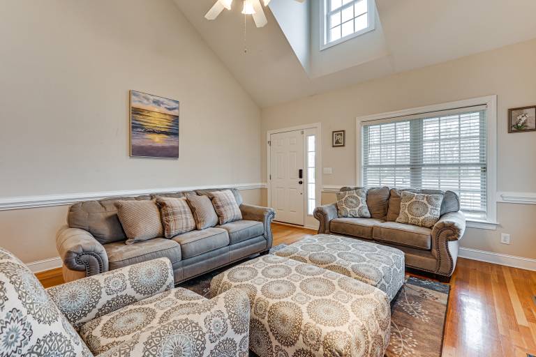 9 Mi to Dtwn: Greenville Home w/ Screened Patio! — photo 4