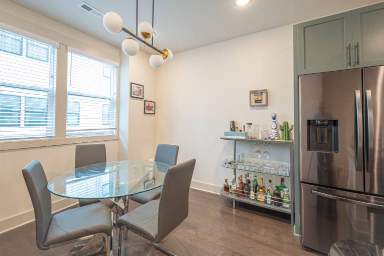 Rental apartment with patio — photo 5