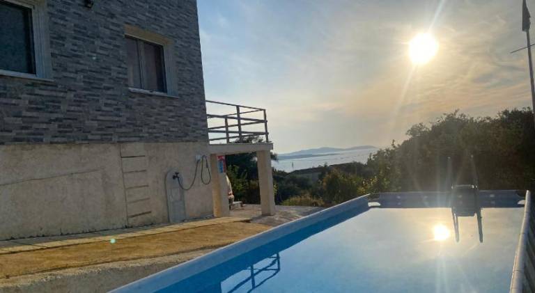 Fully equipped wonderful villa with BBQ, garden & private pool | Beach nearby | Good for workation | Dogs allowed in Corfu
