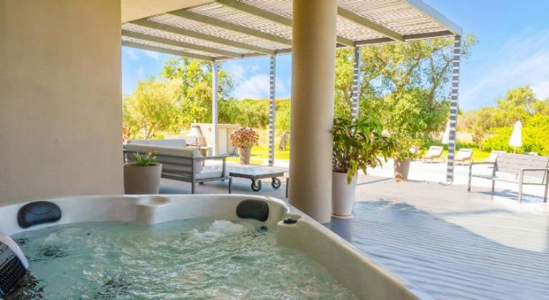 Fully equipped lovely villa with BBQ, private pool & hot tub | Perfect for remote work | Pet-friendly — photo 5