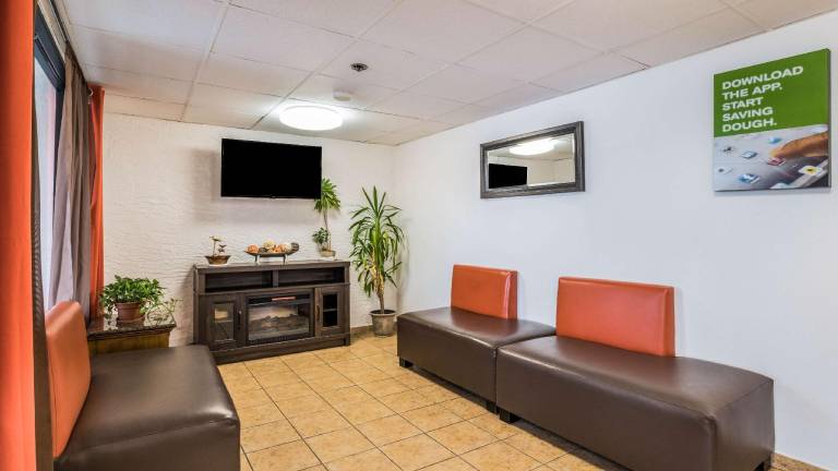 Motel 6 Elk Grove Village, IL — photo 3