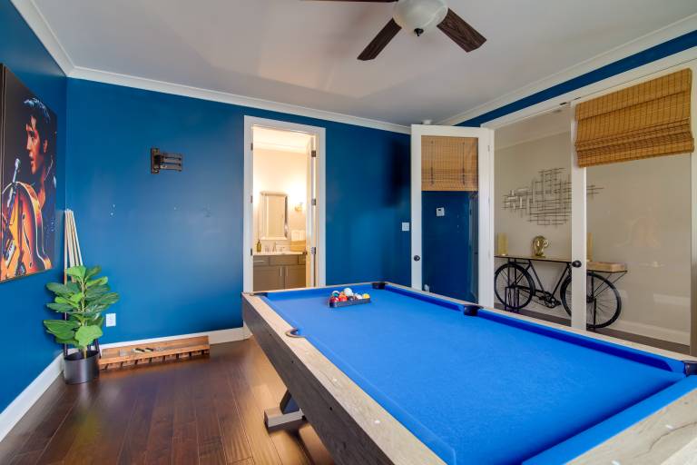 Pool Table! Walkable Stay in Midtown MEM — photo 3