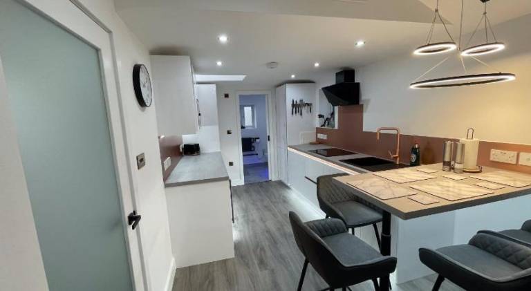 Private Luxury By The Sea, With A Personal Gym, Hot Tub, And Free Parking! — photo 3