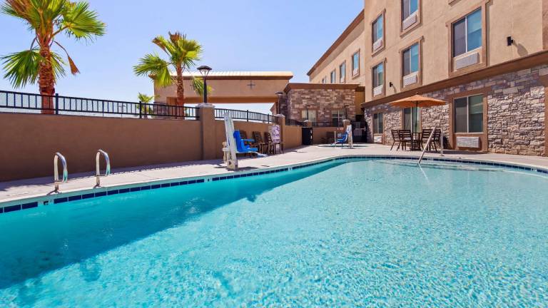 Best Western Plus New Barstow Inn & Suites — photo 2
