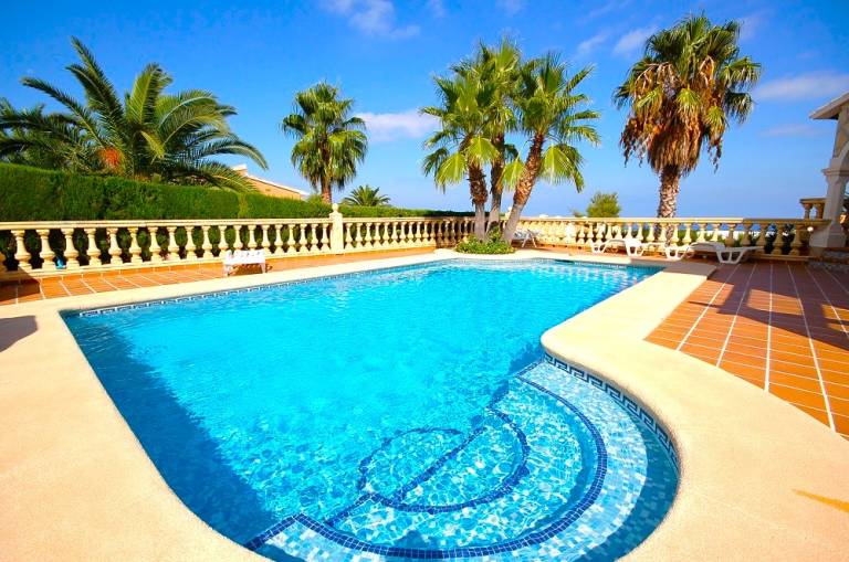 Villa with grill, yard & terrace | Garden view — photo 3