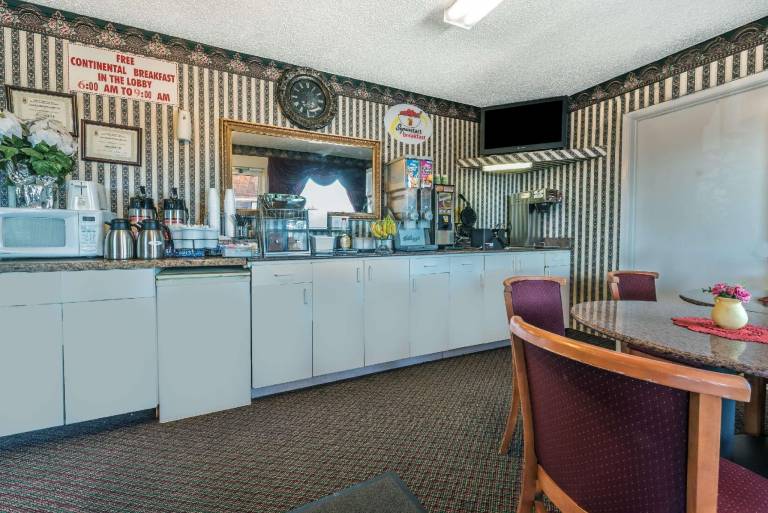 Super 8 By Wyndham Eastland — photo 5