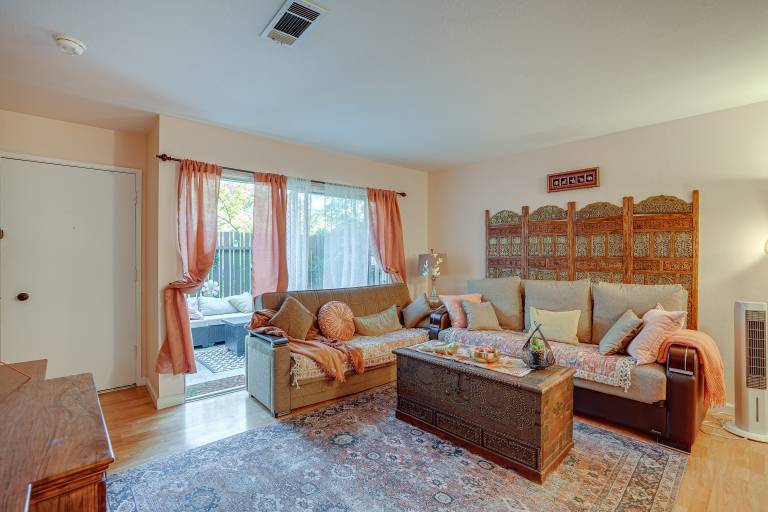 Lovely Concord Townhome Retreat w/ Community Pool! — photo 3