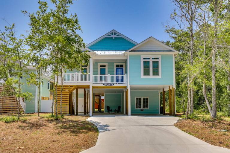 Coastal North Carolina Retreat Half Mile to Beach