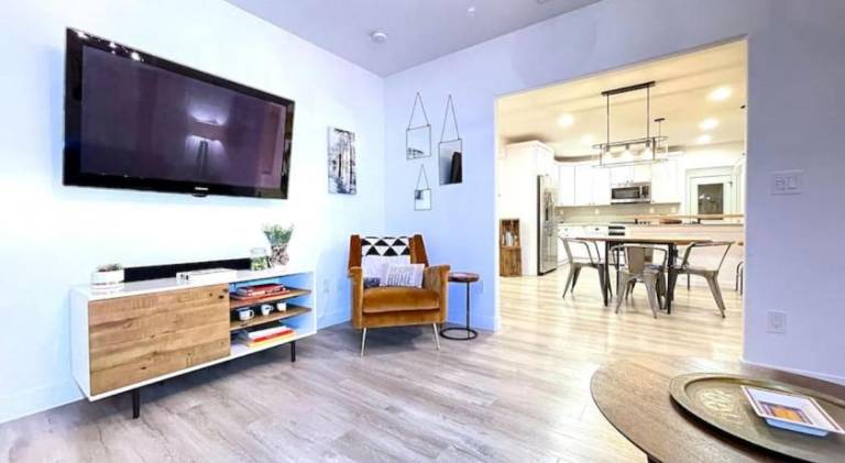 Fully equipped house with yard & BBQ | Suitable for remote work | Pet-friendly in Sacramento, CA
