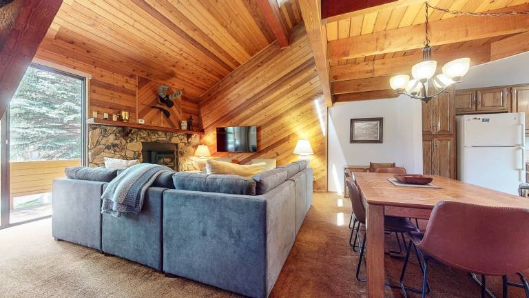 Condo with sauna & BBQ | Mountain view — photo 2