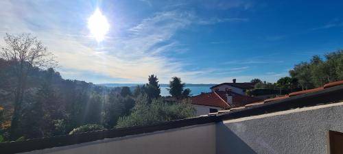Rental apartment with terrace, yard & private pool in Piran
