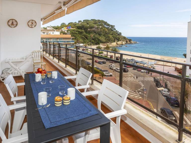 Apartment with pool, garden & patio | Sea view — photo 2