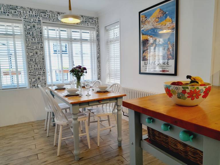 Child-friendly cottage with patio & yard | Beach view | Beach nearby | Pets allowed — photo 5